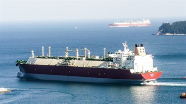 Nakilat _vessels _at _sea